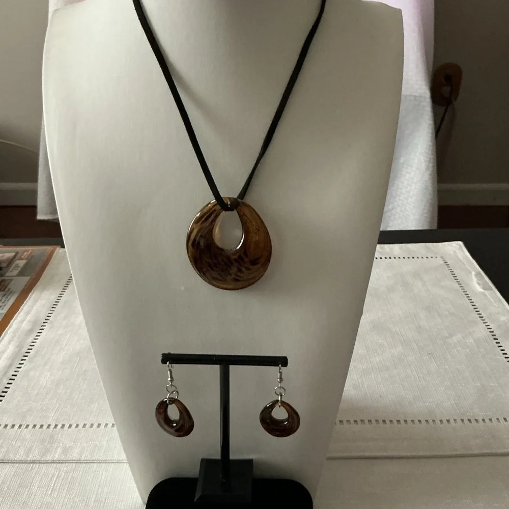 Amber/Brown Silver Tone Pendant Necklace and Earrings